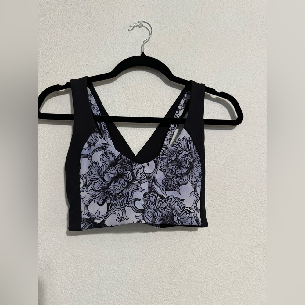 Lululemon sport bra Size 4